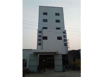 新增飼料生產(chǎn)線(xiàn)安裝現(xiàn)場(chǎng)