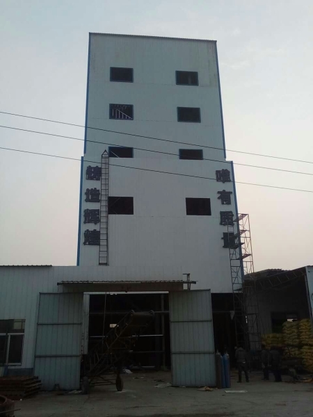 新增飼料生產(chǎn)線(xiàn)安裝現(xiàn)場(chǎng)